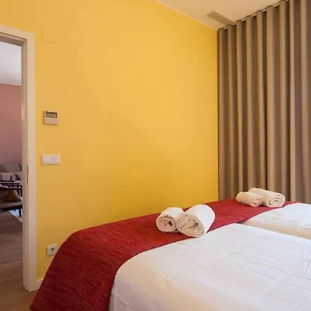 Hostee - Sublime 2br On Restauradores Sq *