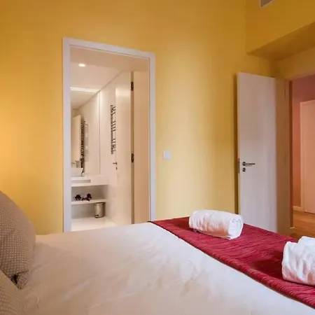 Hostee - Sublime 2br On Restauradores Sq Daire