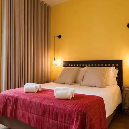 Daire Hostee - Sublime 2br On Restauradores Sq *