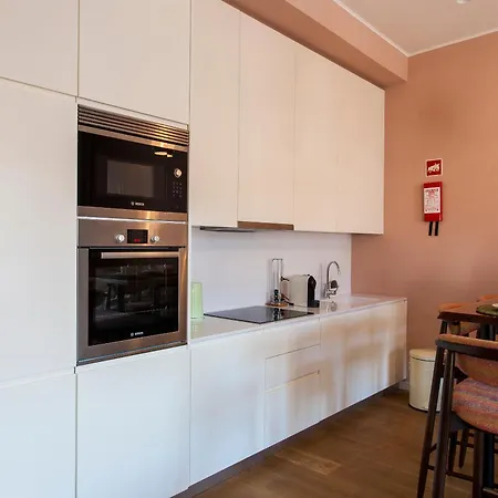 Hostee - Sublime 2br On Restauradores Sq *