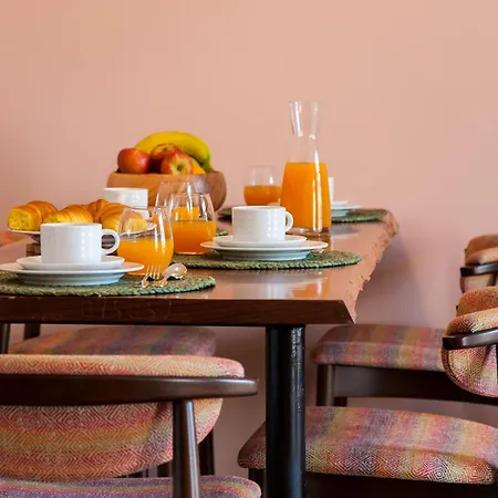 Hostee - Sublime 2br On Restauradores Sq