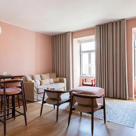Daire Hostee - Sublime 2br On Restauradores Sq *