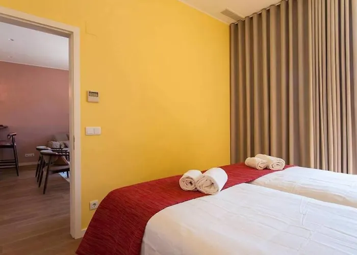 Hostee - Sublime 2br On Restauradores Sq *