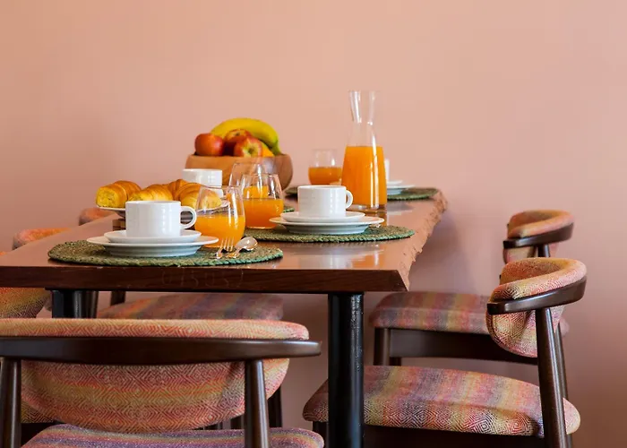 Hostee - Sublime 2br On Restauradores Sq