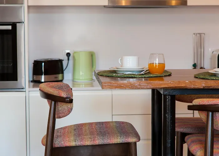 Hostee - Sublime 2br On Restauradores Sq * Lisboa