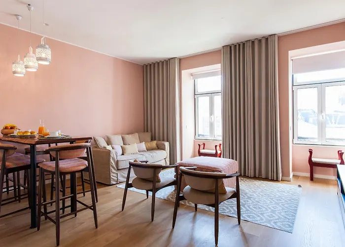 Апартаменты Hostee - Sublime 2br On Restauradores Sq *