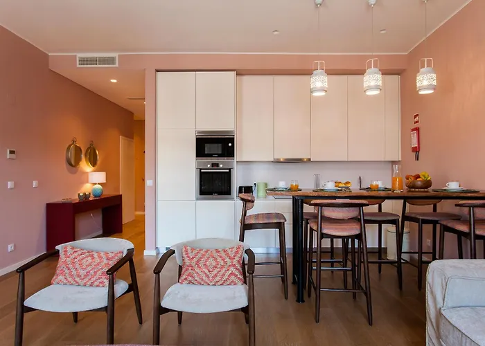 Hostee - Sublime 2br On Restauradores Sq *