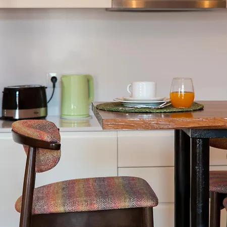 Hostee - Sublime 2br On Restauradores Sq * Lisboa