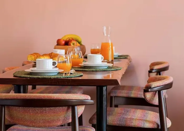Hostee - Sublime 2br On Restauradores Sq Lissabon